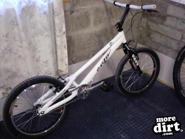 onza rip trials bike