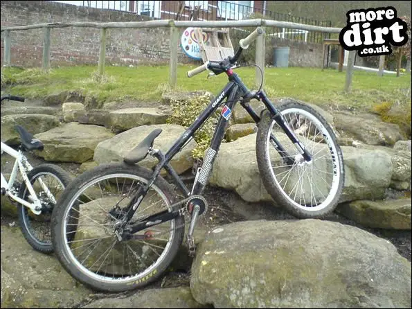 Giant stp 2 07 Dirt Jump Street 1794