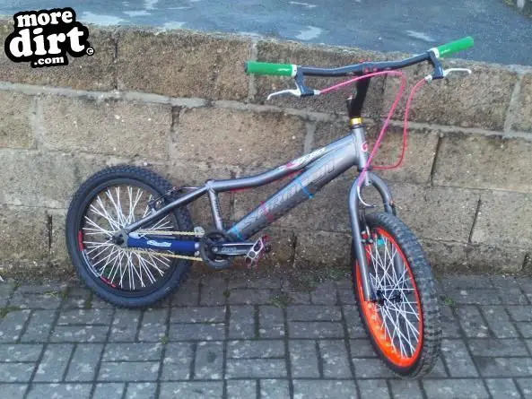 Saracen mad best sale trials bike