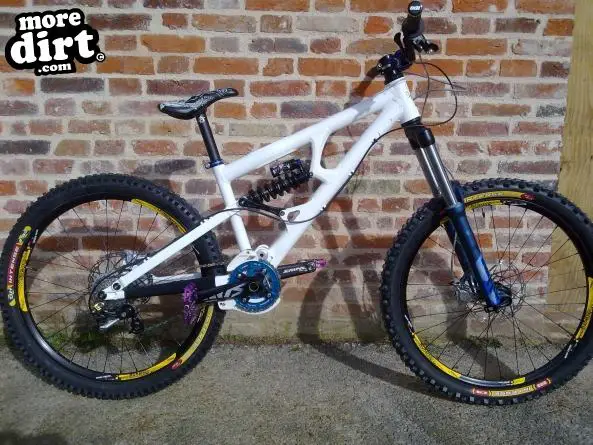 Commencal - Furious