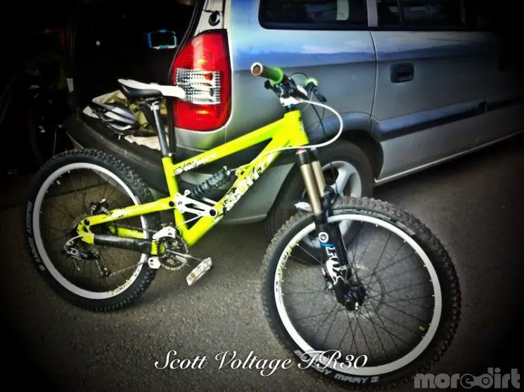 Scott - Voltage FR30