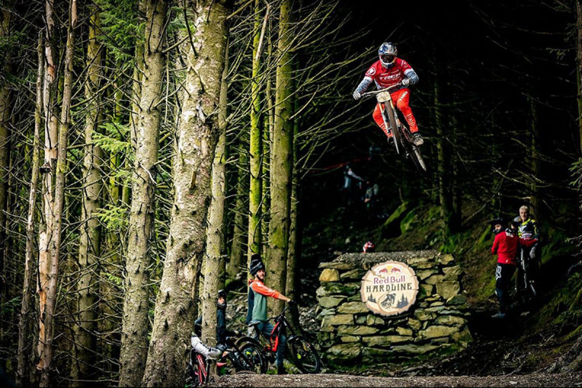 Watch Gee Atherton's course preview for Red Bull Hardline More Dirt