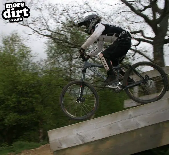 Y Mynydd Downhill - Cwmcarn