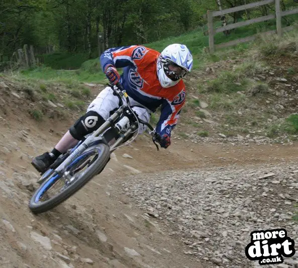 Y Mynydd Downhill - Cwmcarn