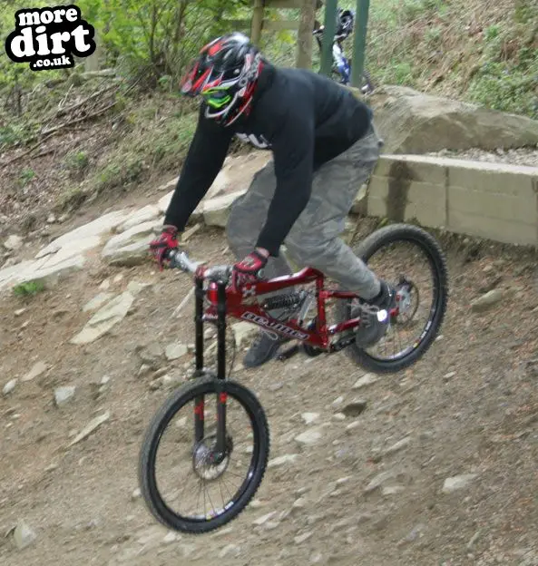 Y Mynydd Downhill - Cwmcarn