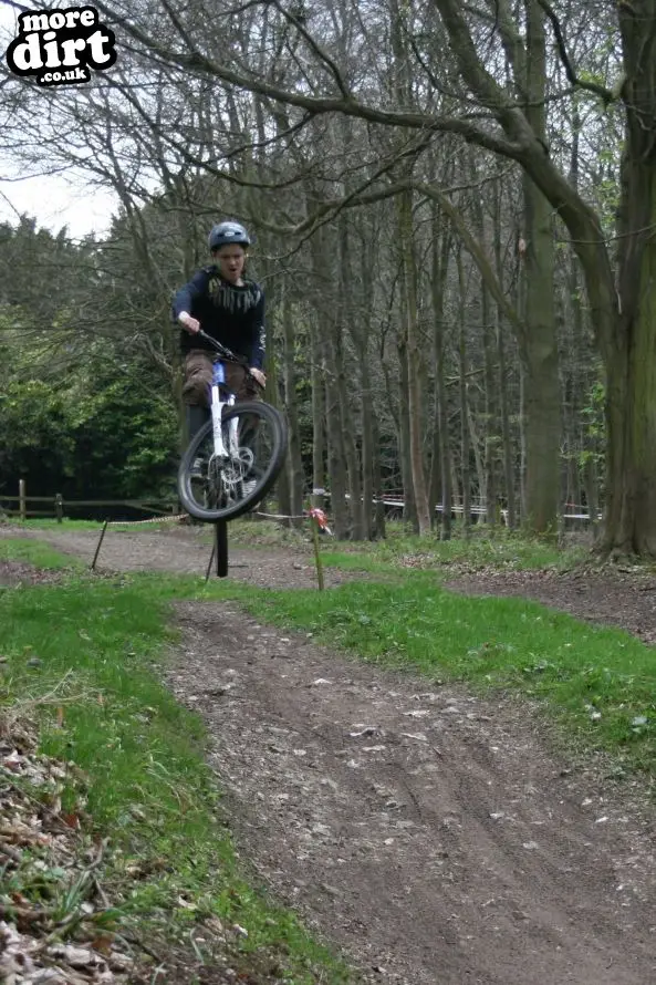 Ricochet DH Trail - Aston Hill