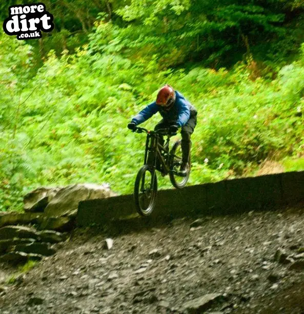 Y Mynydd Downhill - Cwmcarn