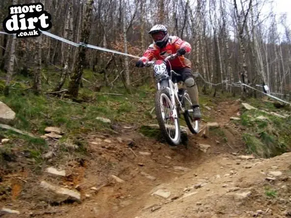 Y Mynydd Downhill - Cwmcarn