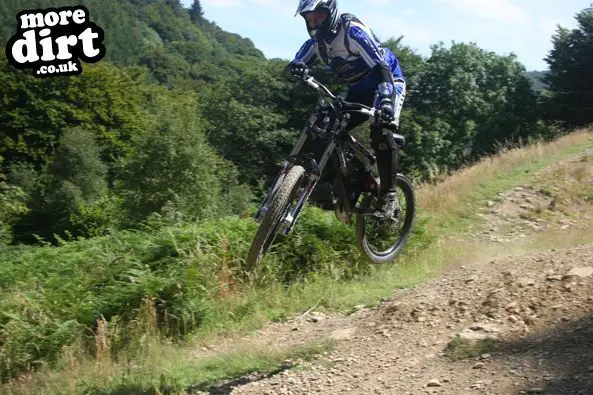 Y Mynydd Downhill - Cwmcarn