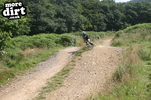 Y Mynydd Downhill - Cwmcarn