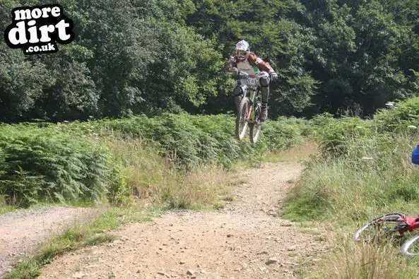 Y Mynydd Downhill - Cwmcarn