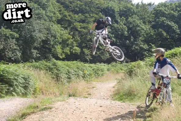 Y Mynydd Downhill - Cwmcarn