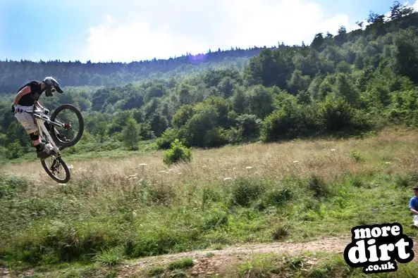 Y Mynydd Downhill - Cwmcarn