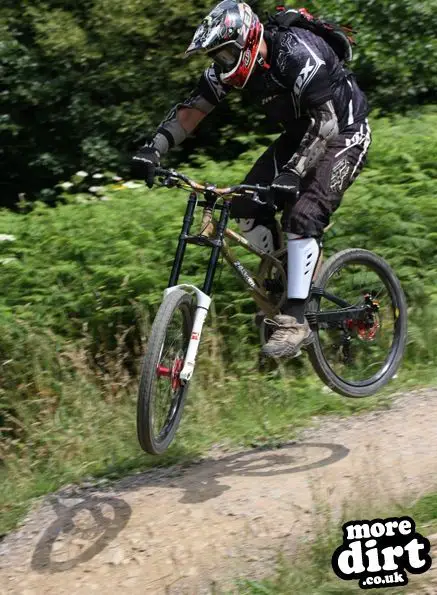 Y Mynydd Downhill - Cwmcarn