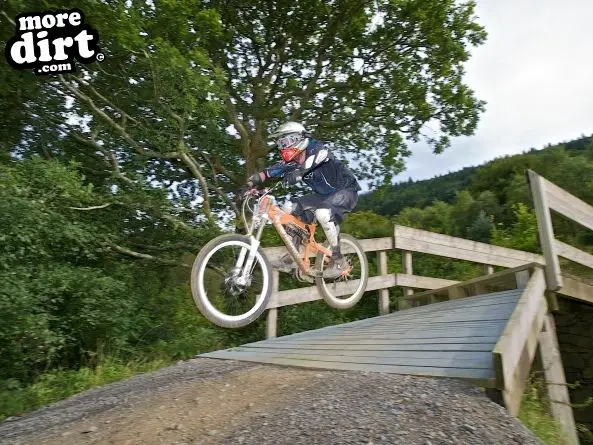 Y Mynydd Downhill - Cwmcarn